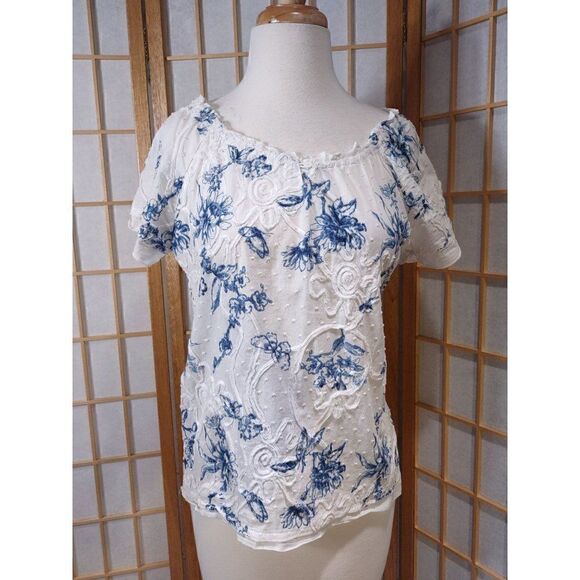 Lemon Grass Sm Embroidered Top - Picture 6 of 16